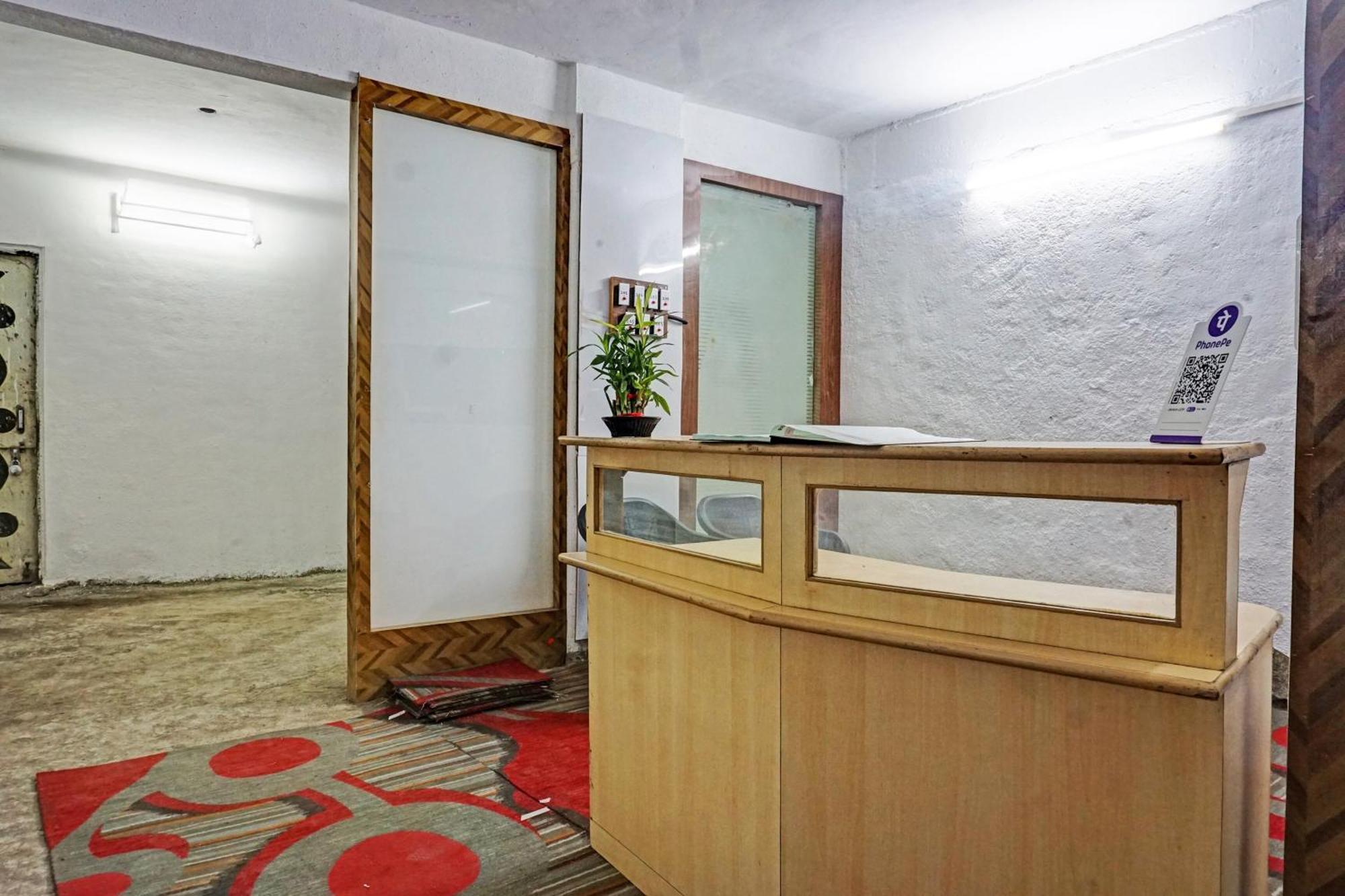 Oyo 820503 Lotus Lodge And Guest House Kharakvasla エクステリア 写真