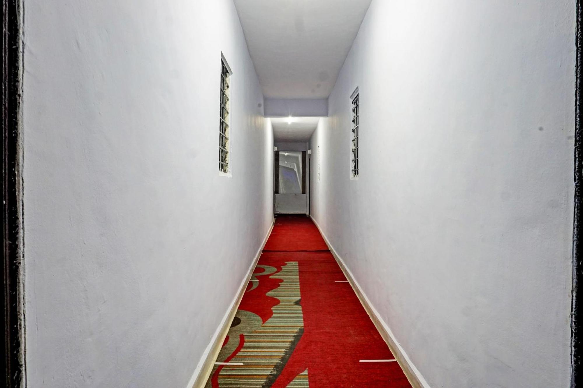 Oyo 820503 Lotus Lodge And Guest House Kharakvasla エクステリア 写真